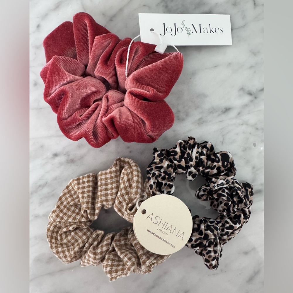 🆕WT set of 3 hair scrunchies